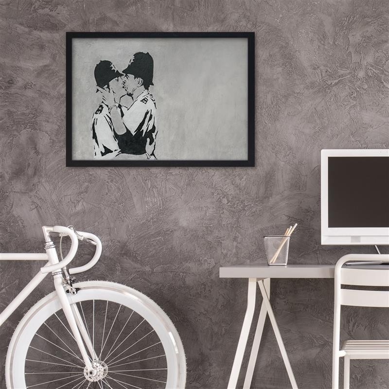 pol_pl_Plakat-ozdobny-w-ramie-czarnej-Banksy-graffiti-pocalunek-policjantow-83515_3.jpg
