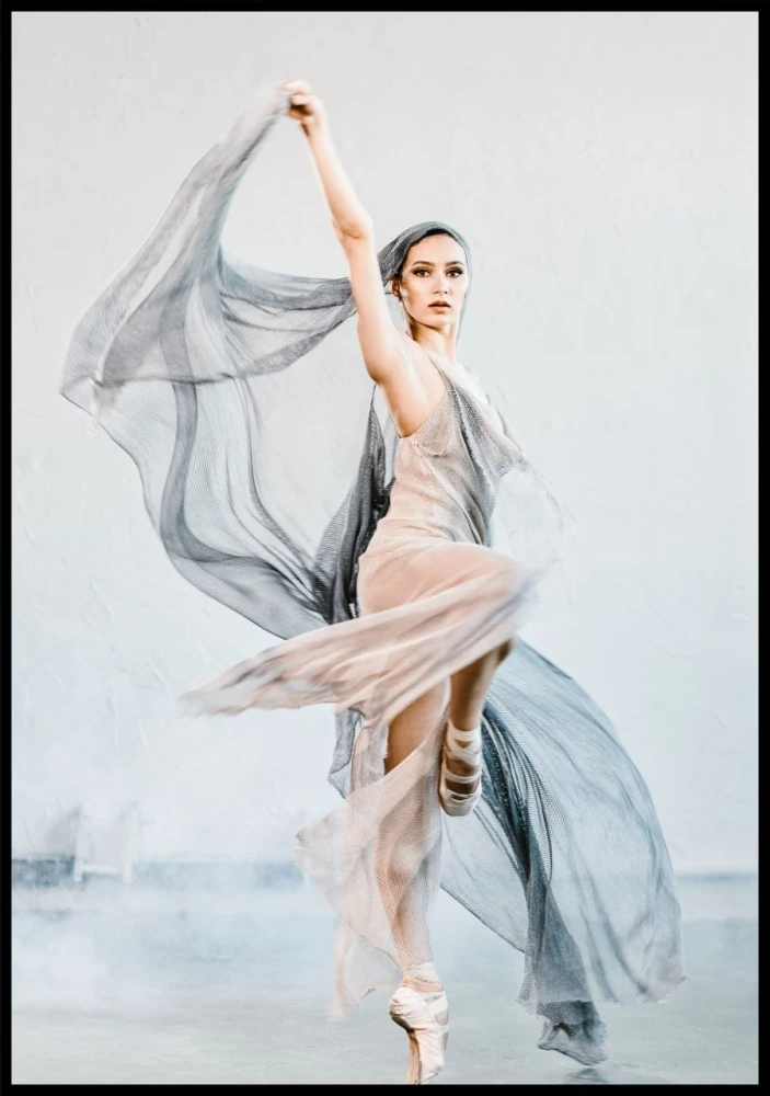 Delikatna-fotografia-zwiewnej-baletnicy-uchwyconej-podczas-tanca..jpg