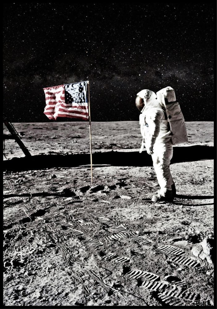 Plakat-astronauta-na-ksiezycu-w-odcieniach-czarni-i-bieli.jpg