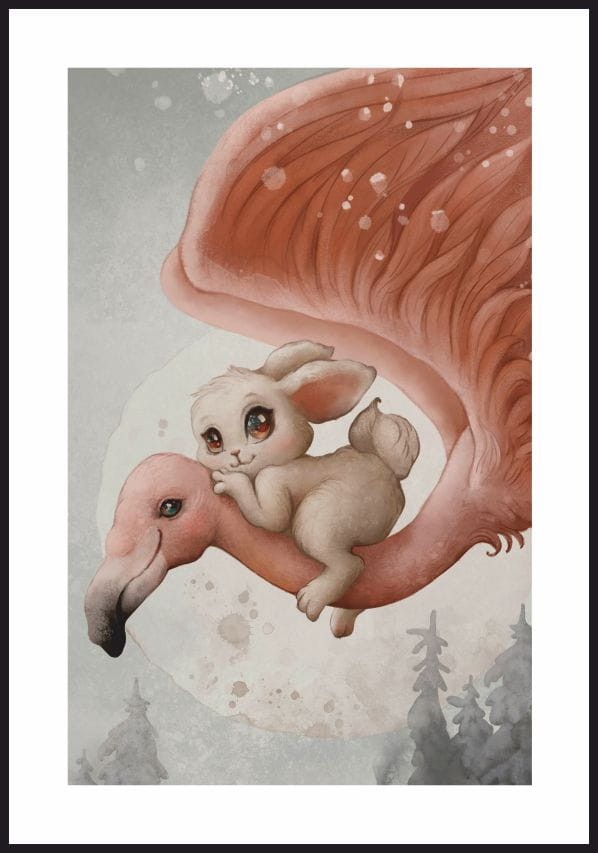 Ilustracja-na-sciane-pokoju-dziecka---szary-kroliczek-lecacy-na-flamingu,-plakat-z-bialym-marginesem-dookola.jpg