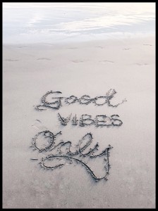 Good Vibes only na plaży w ramcee 1.jpg