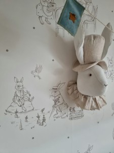 tapeta-vintage-rabbit-family-dekorillo-wzor-scaled.jpg