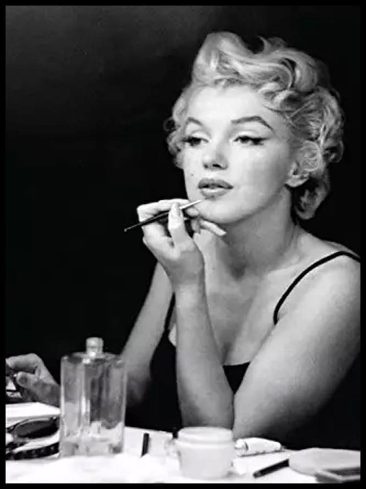 M Monroe makijaz w ramce.jpg