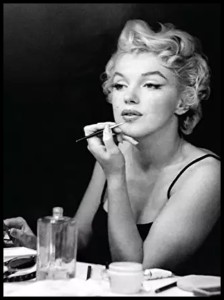 M Monroe makijaz w ramce.jpg