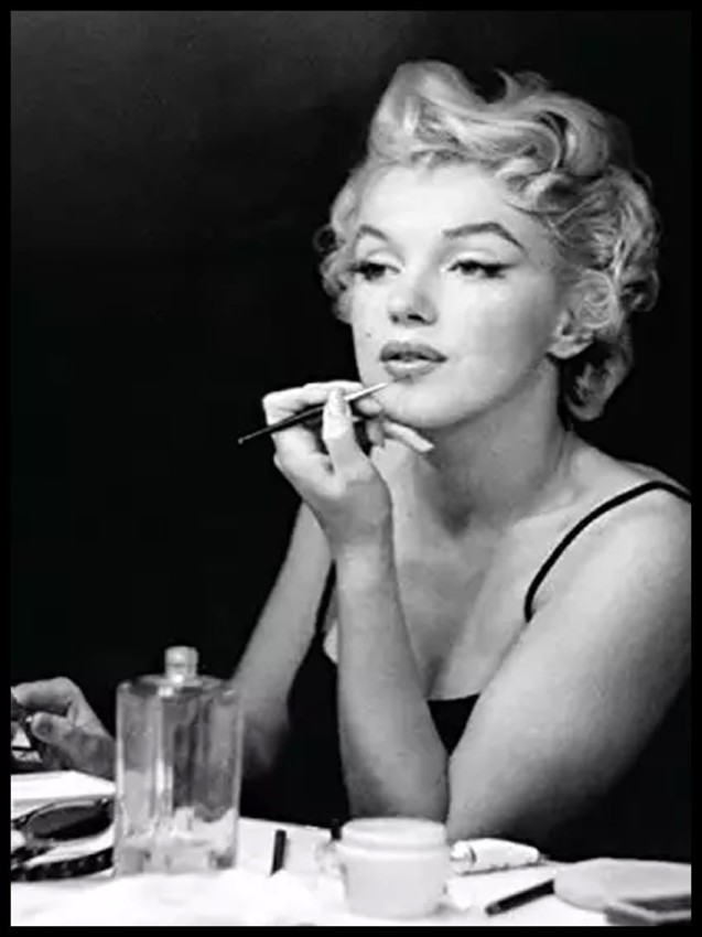 M Monroe makijaz w ramce.jpg