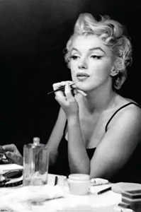 M monroe makijaz.webp
