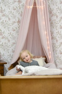 Tapeta-do-pokoju-dziewczynki-Lady-Rose-Dekorillo-scaled.jpg