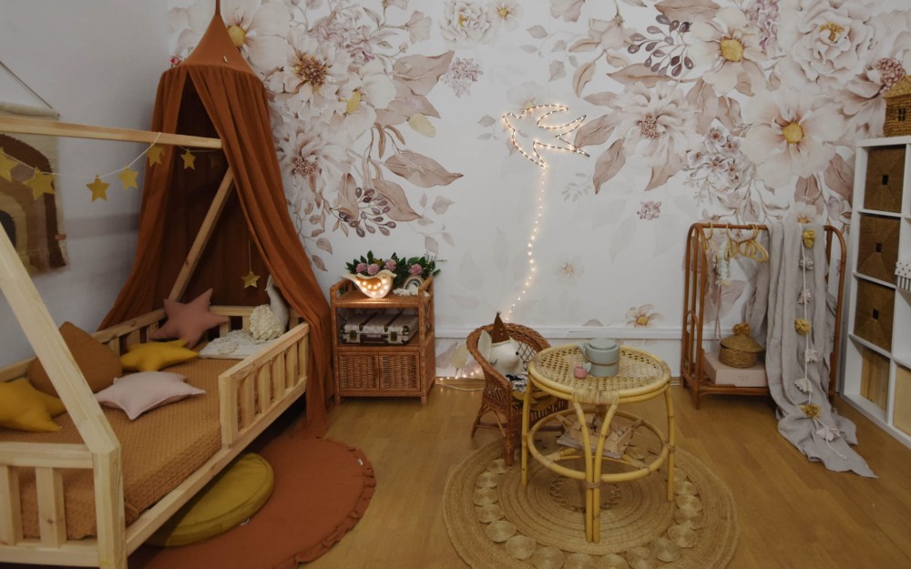 tapeta-kwiaty-boho-mural-do-pokoju-dziewczynk-dekorillo-scaled.jpg