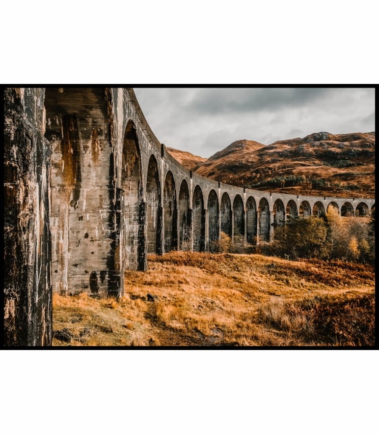 Plakat-z-fotografia-starego-wiaduktu-kolejowego-w-Szkocji-wykonana-w-jesiennym-klimacie.jpg