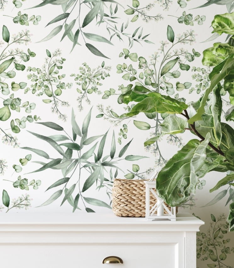 Biala-tapeta-w-zielone-liscie-idealna-do-delikatnego-wystroju-pomieszczenia.jpg