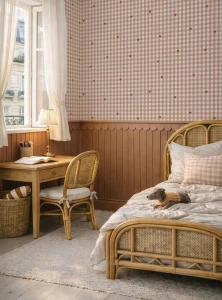 tapeta-w-kratke-i-serduszka-terracotta-4rooms.webp