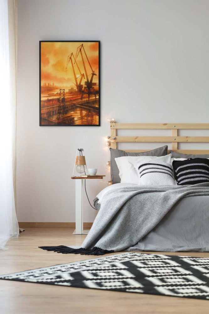 Plakat z żurawiami portowymi o zachodzie słońca, industrialna dekoracja ścienna w ciepłych pomarańczowych tonach, nowoczesna grafika portu i stoczni.4rooms