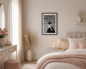Plakat, Dziewczyna z kieliszkiem - czarno biała 4rooms