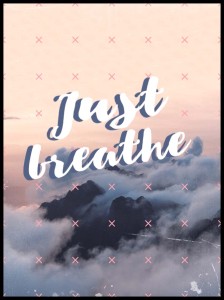 Plakat Just Breathe 4rooms z górskim krajobrazem, chmurami i motywacyjnym napisem
